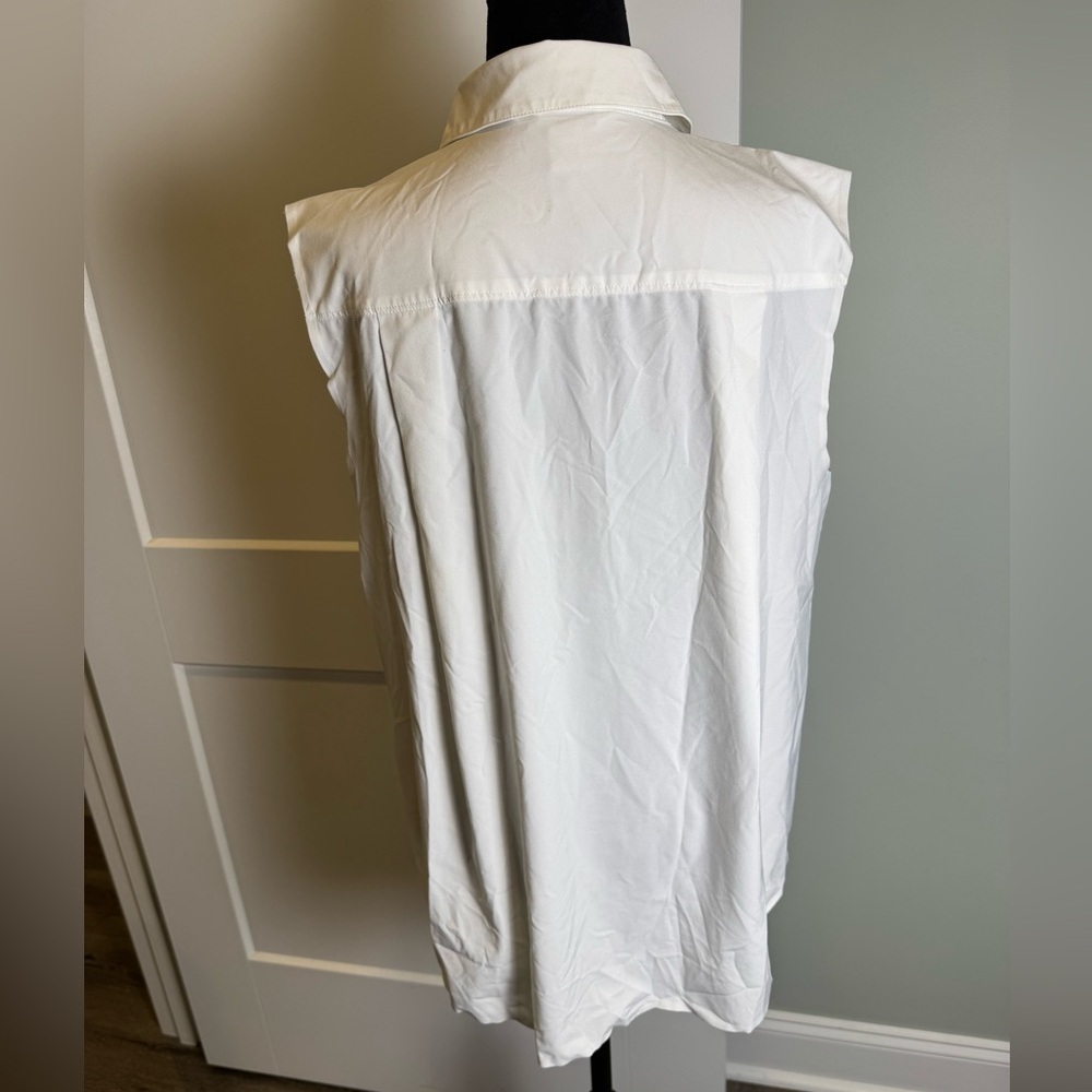 Athlete Sleeveless White Button-Up collared Blouse - Picture 3 of 7